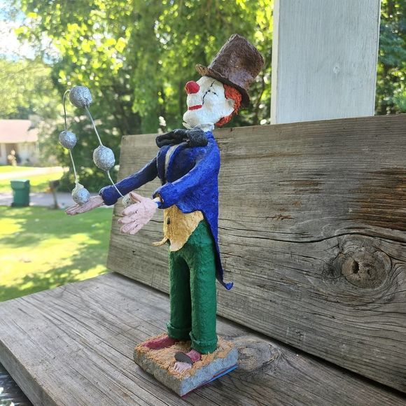 VINTAGE Paper mache Clown Juggler 15" Circus Sculpture, Artist Signed O'Neil - Picture 6 of 10